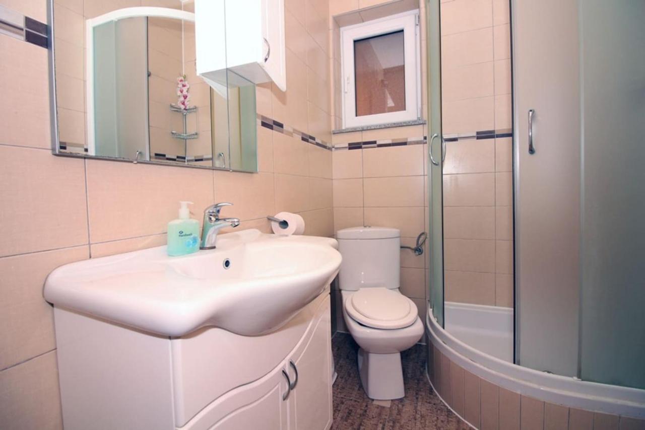 4 Bedroom Apartment In Tisno Exterior photo