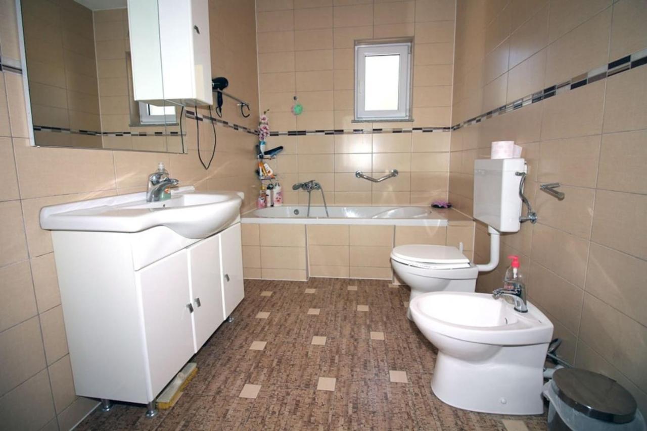 4 Bedroom Apartment In Tisno Exterior photo