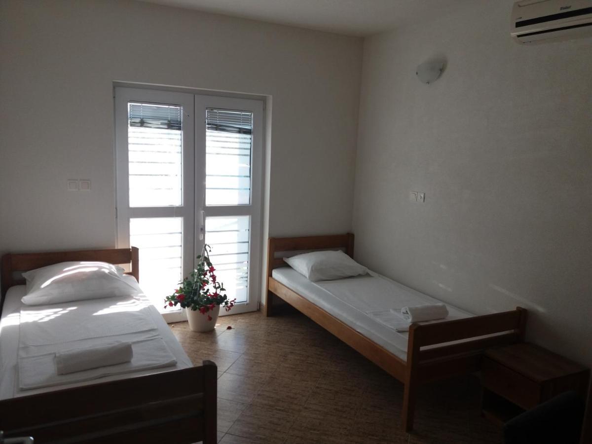 4 Bedroom Apartment In Tisno Exterior photo