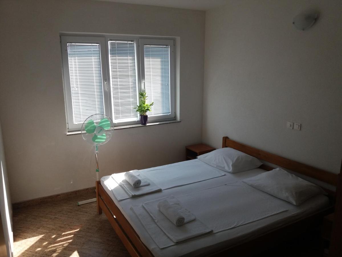 4 Bedroom Apartment In Tisno Exterior photo