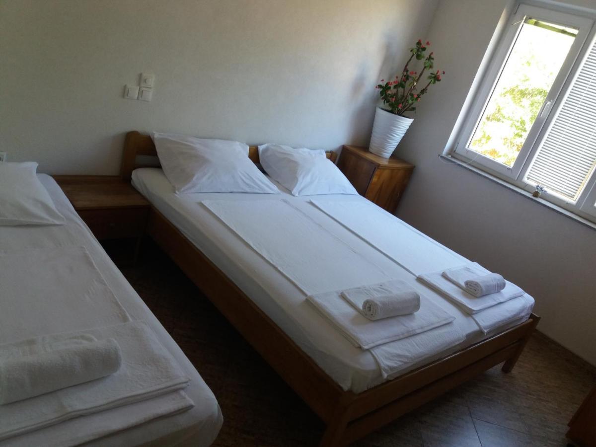 4 Bedroom Apartment In Tisno Exterior photo